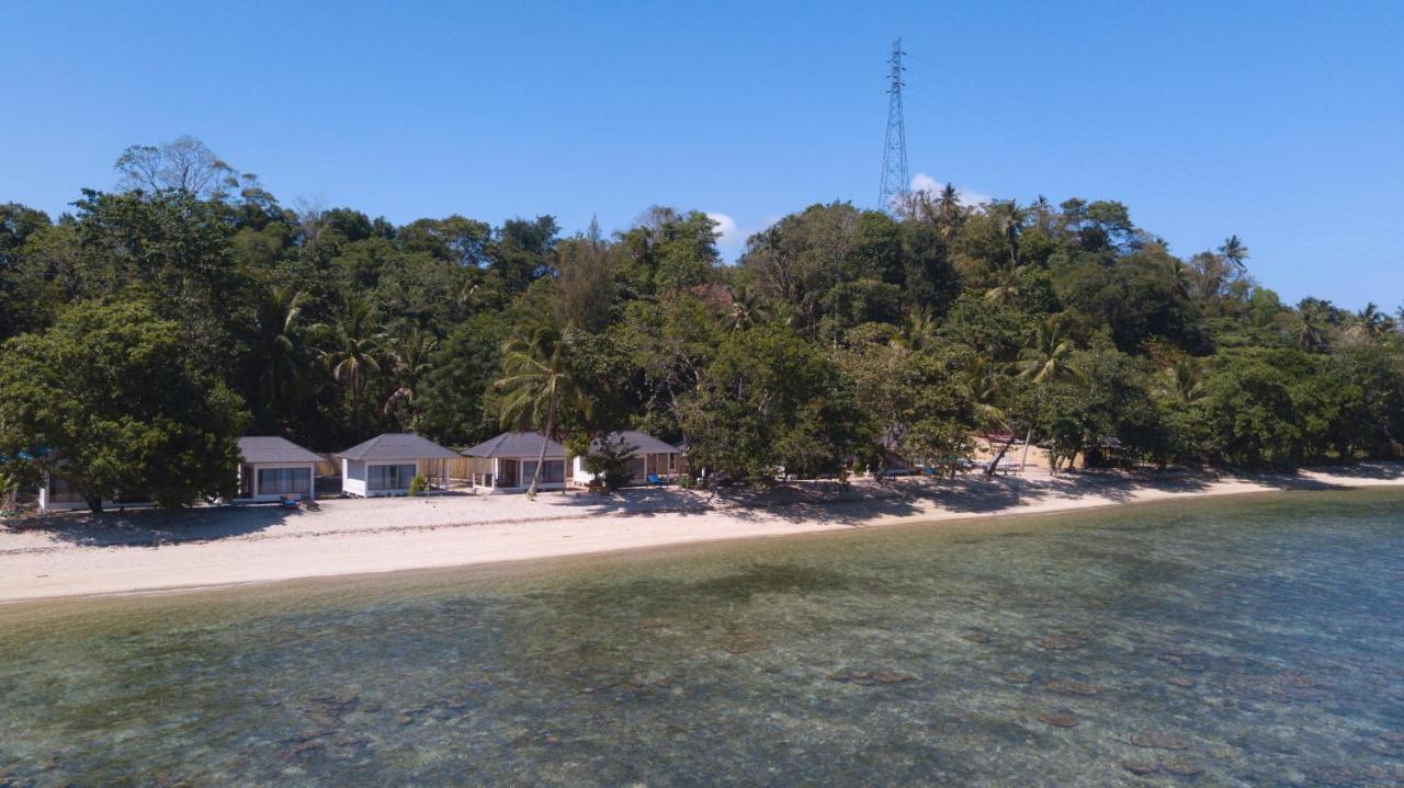 White Sands Beach Resort Lembeh Bitung Exterior photo