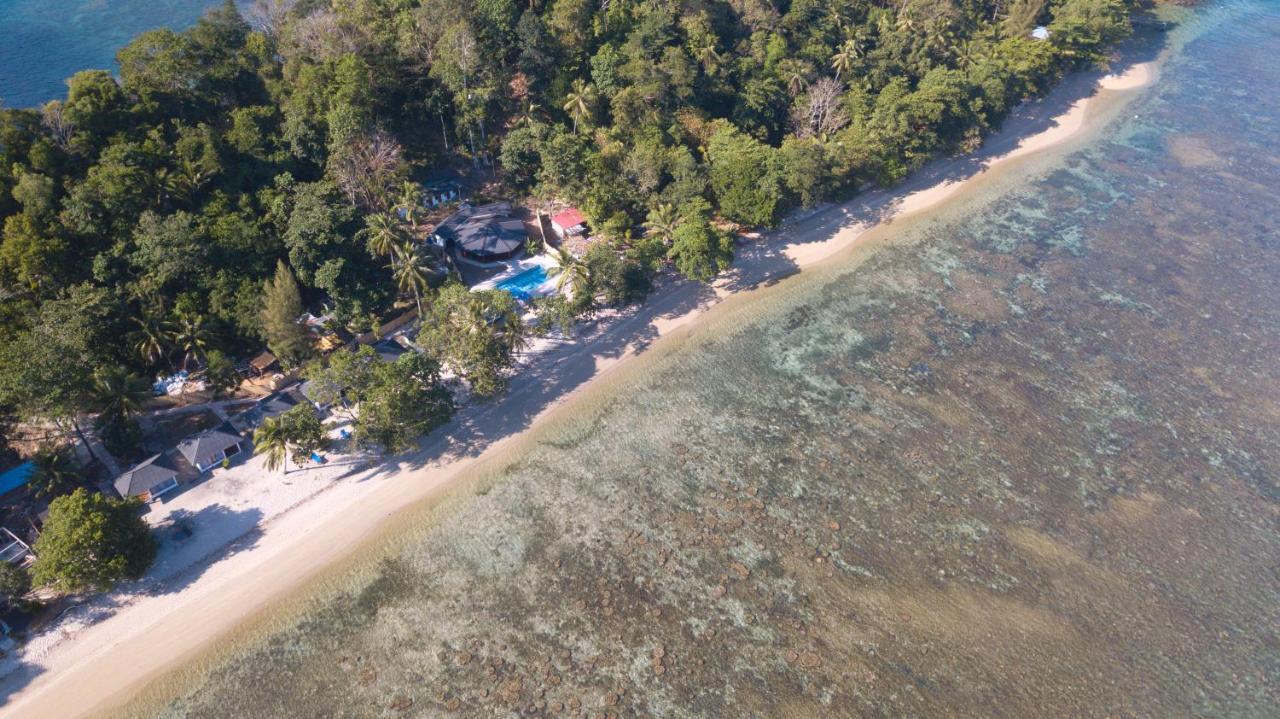 White Sands Beach Resort Lembeh Bitung Exterior photo