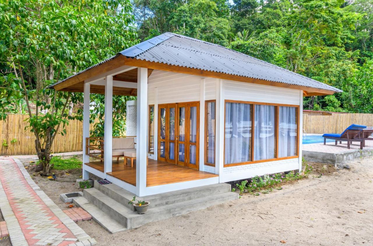 White Sands Beach Resort Lembeh Bitung Exterior photo